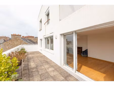 superbe t4 en duplex avec terrasse et parkings - quartier saint-michel