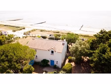 première ligne face mer – accès privé à la plage