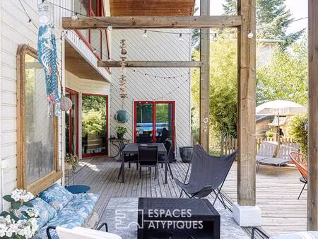 maison contemporaine en bois avec piscine