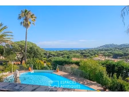 villa singulière avec piscine à débordement et très belle vue mer