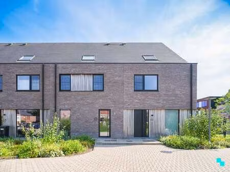 nieuwbouw op woonerf met vijf slaapkamers te zwijnaarde