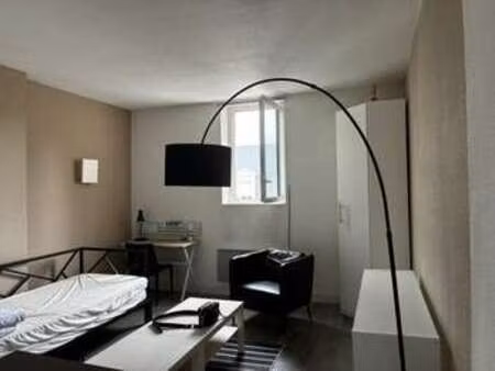 location appartement t1 meublé à reims (51100) : à louer t1 meublé / 21m² reims