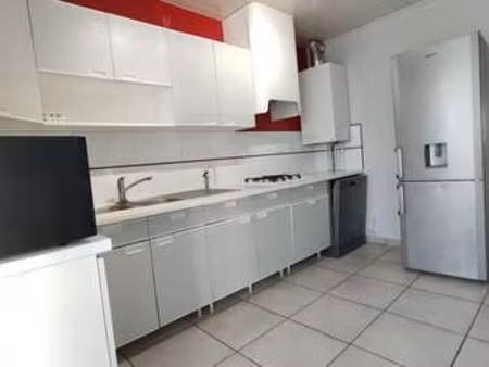 location appartement 4 pièces à aix-en-provence (13080) : à louer 4 pièces / 80m² aix-en-p