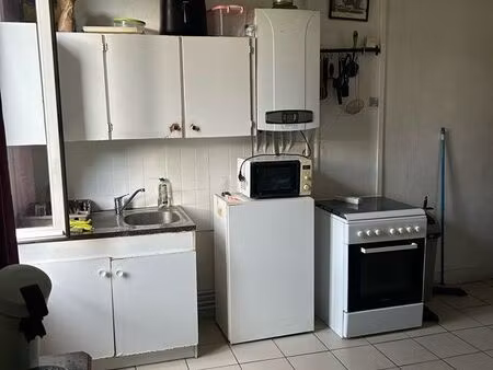 appartement f2 44 m2 + grenier + possibilité garage sur cour au calme absolu éloigné des n