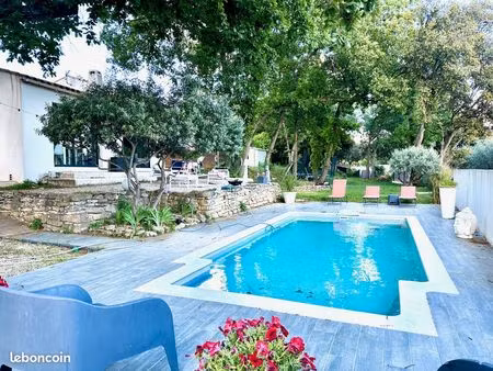 villa contemporaine avec piscine