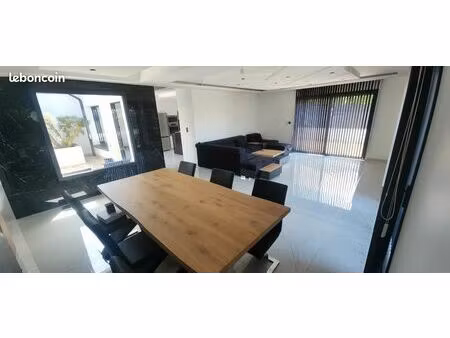 maison avec patio intérieur