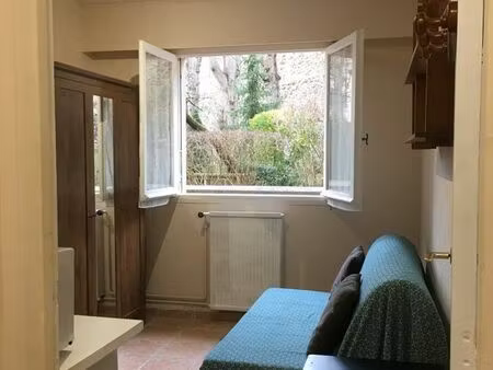 studio meublé 14 m2  très calme  quartier notre-dame  très belle résidence  rez-de-chaussé