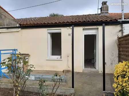 maison de ville avec 1 chambre