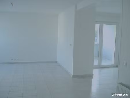 très beau f4 à louer