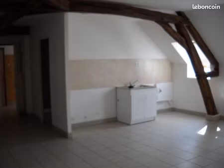 bel appartement centre ville 75 m2 420.00