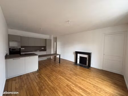 à louer – appartement t3 de 67m² entièrement rénové – hyper centre de rennes (rue hoche)