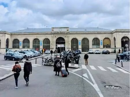 a 5mn de la gare rive droite - studio meublé - refait a neuf