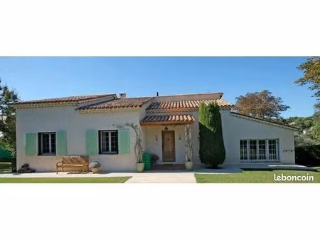 villa 5p grand jardin et piscine