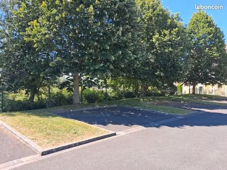 place de parking dans résidence calme et sécurisée