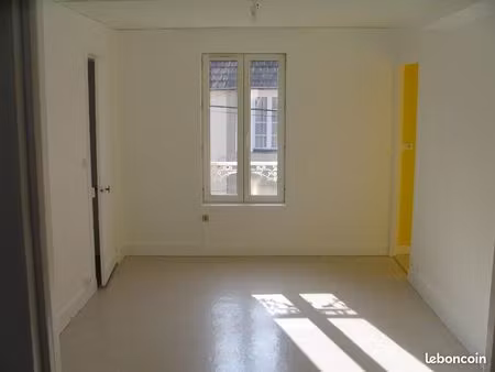 proche centre t3 60m2  1er étage  bon etat