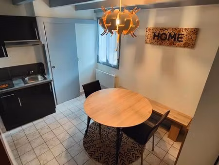 t2bis duplex meublé - hypercentre chambéry - rue piétonne