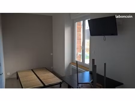 joli studio étudiant - tv écran plat - fibre internet