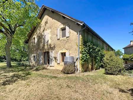 corps de ferme avec dépendances et piscine