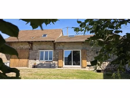 fermette renovée sur terrain de 2400m² face à une très belle vue entre cluny et charolles