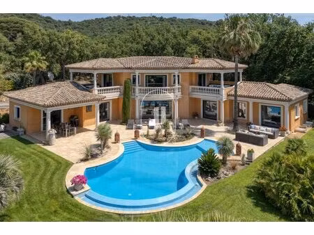 villa provençale avec terrain paysager et piscine à vendre à grimaud