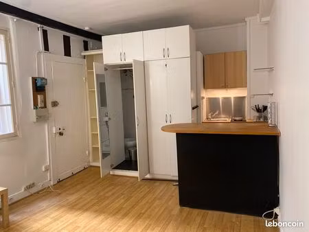 studio meublé en plein cœur du marais