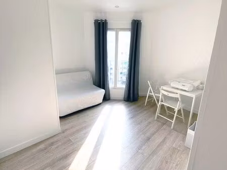 studio meublé lumineux métro voltaire