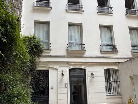 bureau quartier elysées 48m2