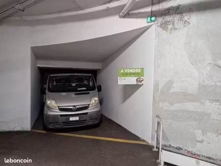 grand parking 23 m² – résidence haut de gamme sécurisée cap d’ail fermeture en garage poss