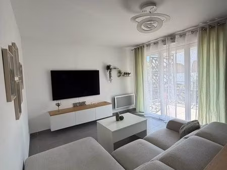 à louer – superbe 2 pièces meublé de 42 40 m² – les plans de carros