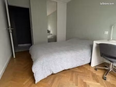 chambre 3 pièces 65 m²