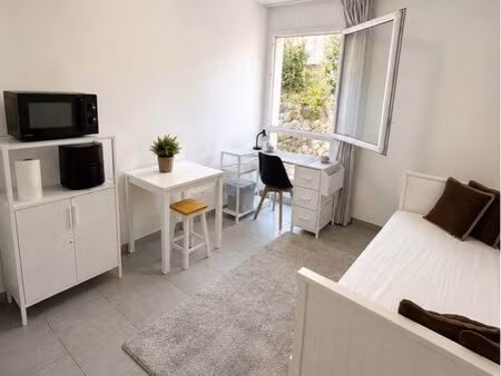studio meublé de 19 m² – exclusif étudiant – à deux pas de la faculté de luminy