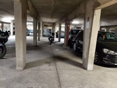 place de parking souterrain sécurisée – les 3 lucs  résidence sainte-germaine