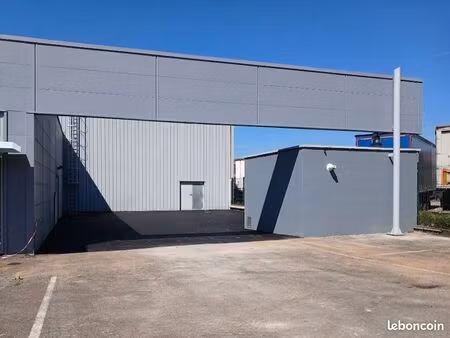 entrepôt/ réserve/ cellule commerciale