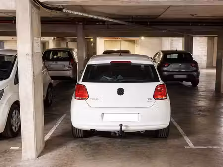 place de parking sous-sol sécurisé – métro la timone – sans frais d'agence