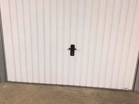garage pour petite voiture ou moto marseille saint giniez