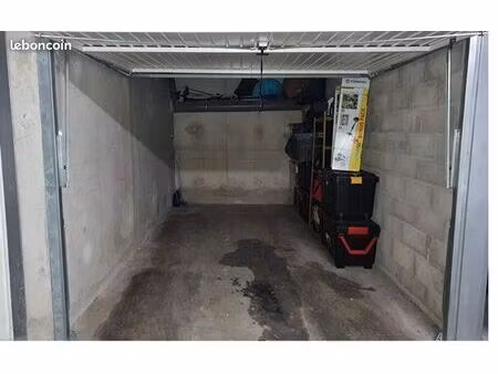 box fermé de 15 m² à vendre – résidence sécurisée – marseille 11ème