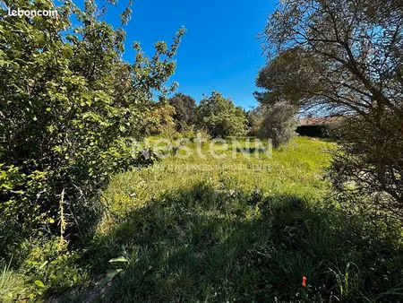 terrain 1004 m² cabries