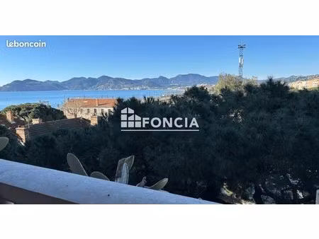 cannes la bocca - face au plage et la mer - piscine - commerces -