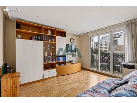 studio 1 pièce 32 m²