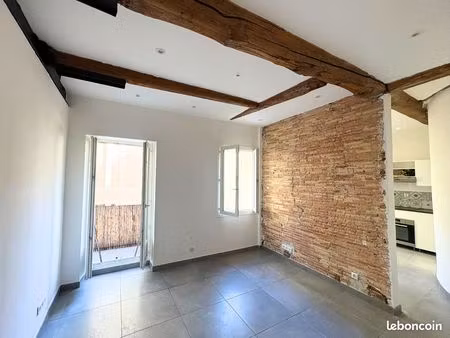 t2 climatisé de charme 40 m² – plein centre de marseille  au calme absolu