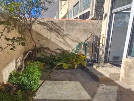 a st just - t2 de 45 m² + terrasse de 12 m² + cave 15 m² - ensoleillé  calme  + possibilit