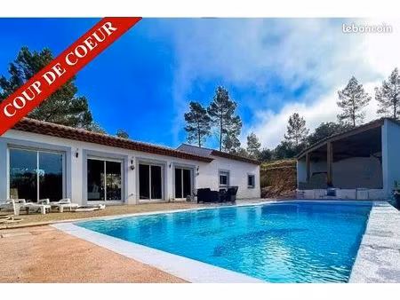 villa 3 chambres sur 26000 m² de terrain avec piscine