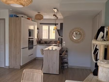 appartement t2 à vendre entièrement rénové avec terrasse et place de parking