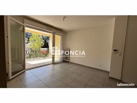 deux pieces + terrasse + parking