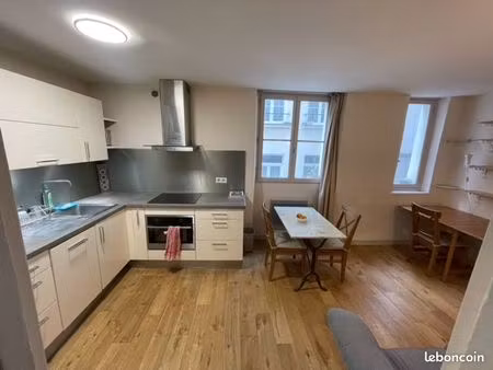 deux pièces rue des vertus 75003 27m² en bon état