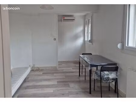 particulier loue studio meublé au centre-ville de saint-quentin à cinq minutes à pied de l