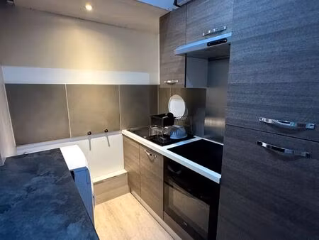 t2 rénové de 48 m² avec cave villeurbanne – gratte-ciel
