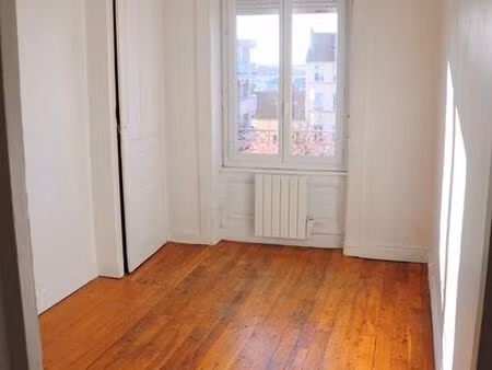 t2 tout proche de charpennes villeurbanne