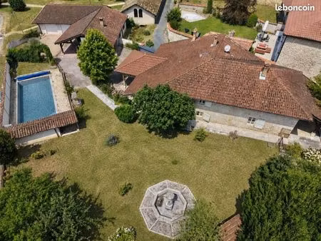 maison 6 pièces 256 m²