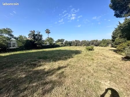 terrain 300 m² vitrolles
